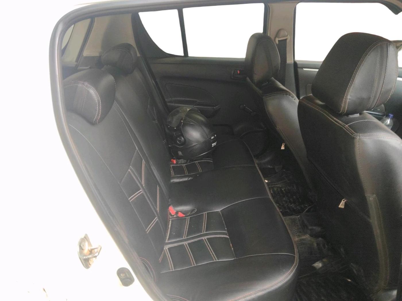 2016 Maruti Swift LXI (O), CNG, Manual, 1,05,276 km, interior