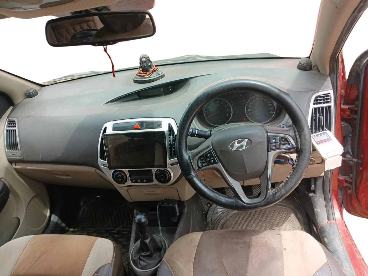 2012 Hyundai i20 SPORTZ 1.2, CNG, Manual, 1,02,396 km, interior