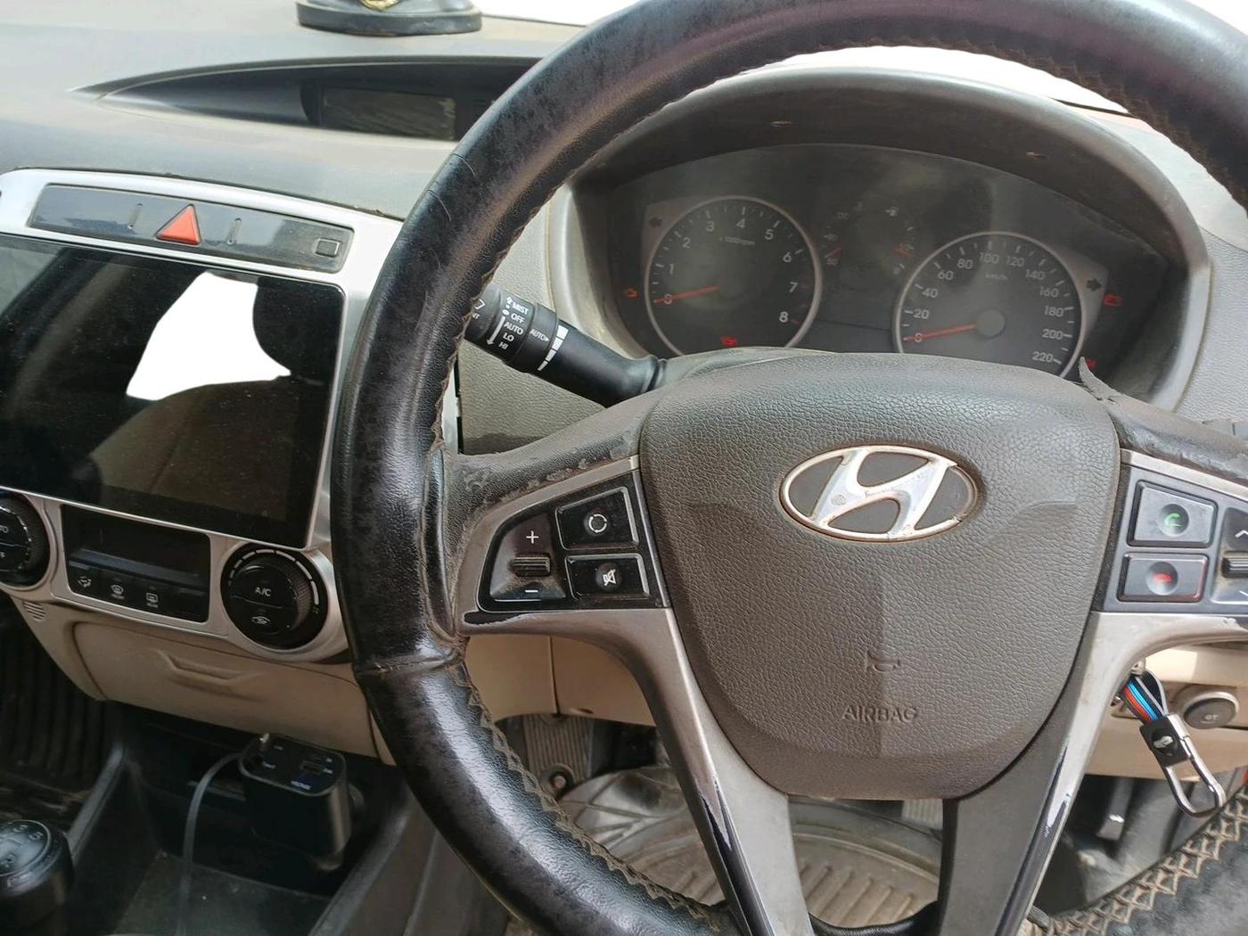 2012 Hyundai i20 SPORTZ 1.2, CNG, Manual, 1,02,396 km, interior