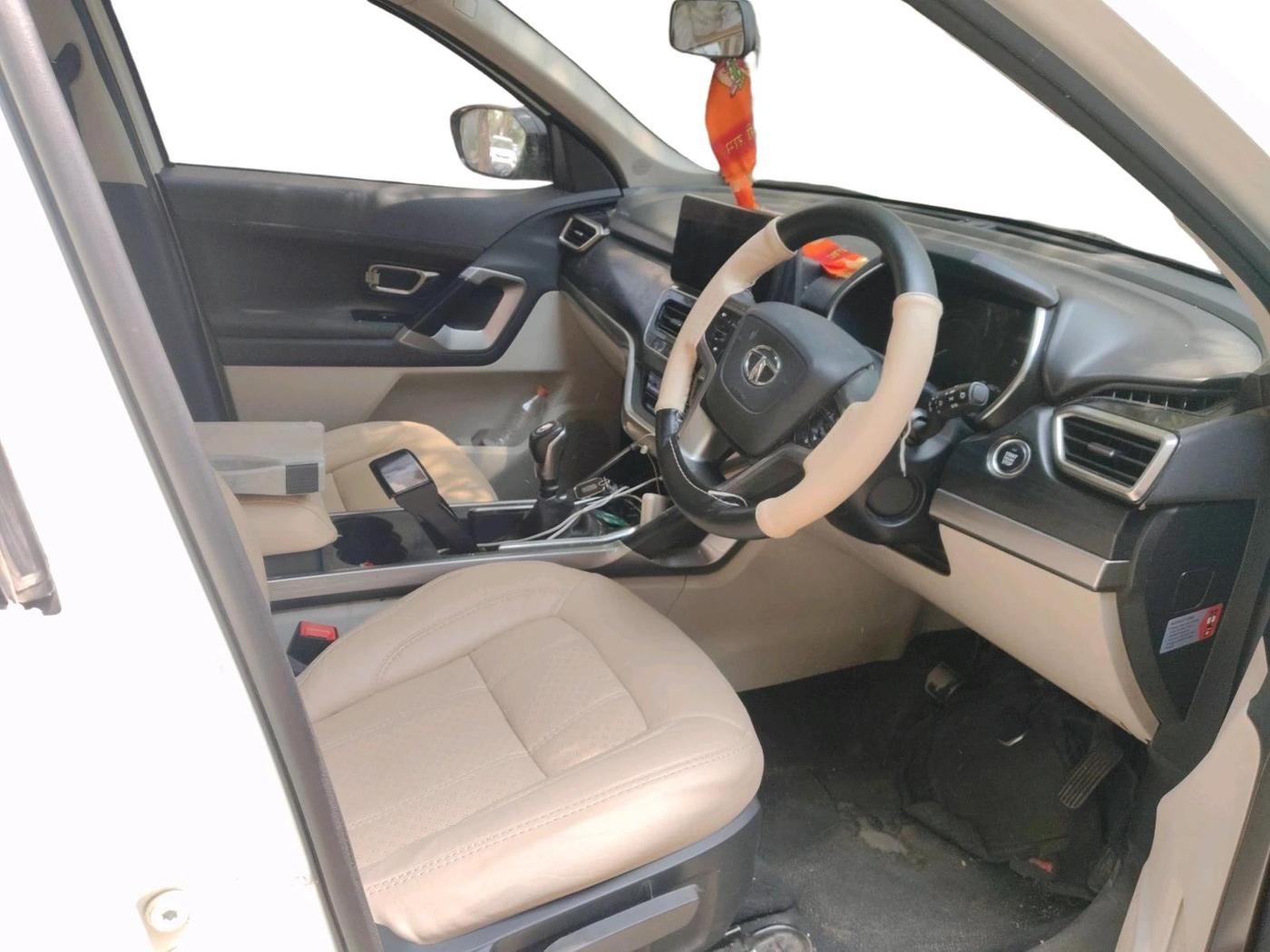 2023 Tata Safari XT PLUS, Diesel, Manual, 50,555 km, interior
