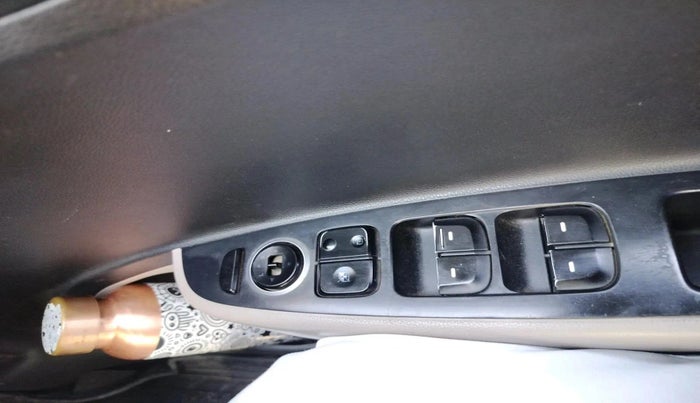 2016 Hyundai Xcent S 1.2, CNG, Manual, 1,51,049 km, interior