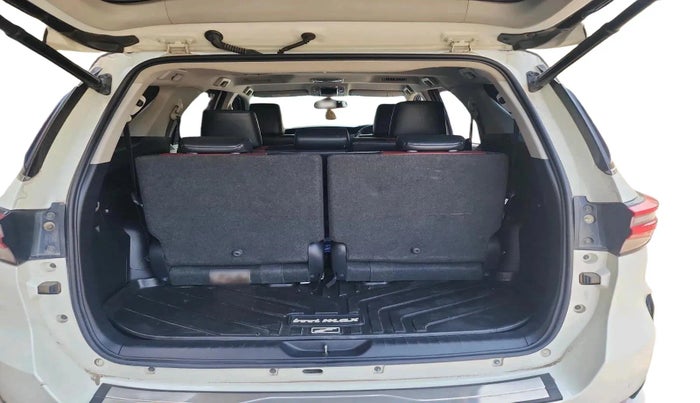 2022 Toyota Fortuner 4X2 AT 2.8 LEGENDER, Diesel, Automatic, 53,196 km, exterior