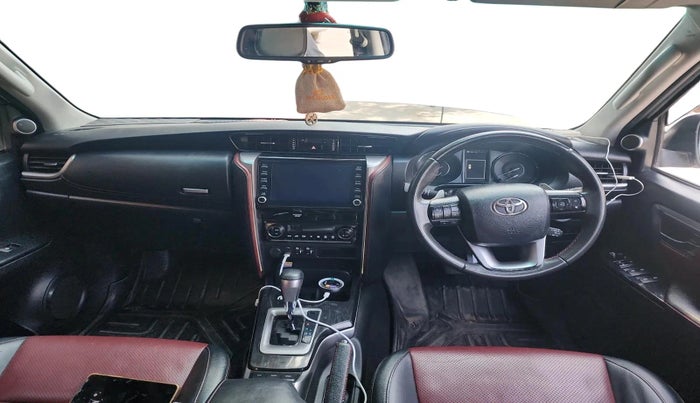 2022 Toyota Fortuner 4X2 AT 2.8 LEGENDER, Diesel, Automatic, 53,196 km, interior