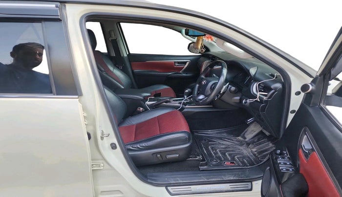 2022 Toyota Fortuner 4X2 AT 2.8 LEGENDER, Diesel, Automatic, 53,196 km, interior