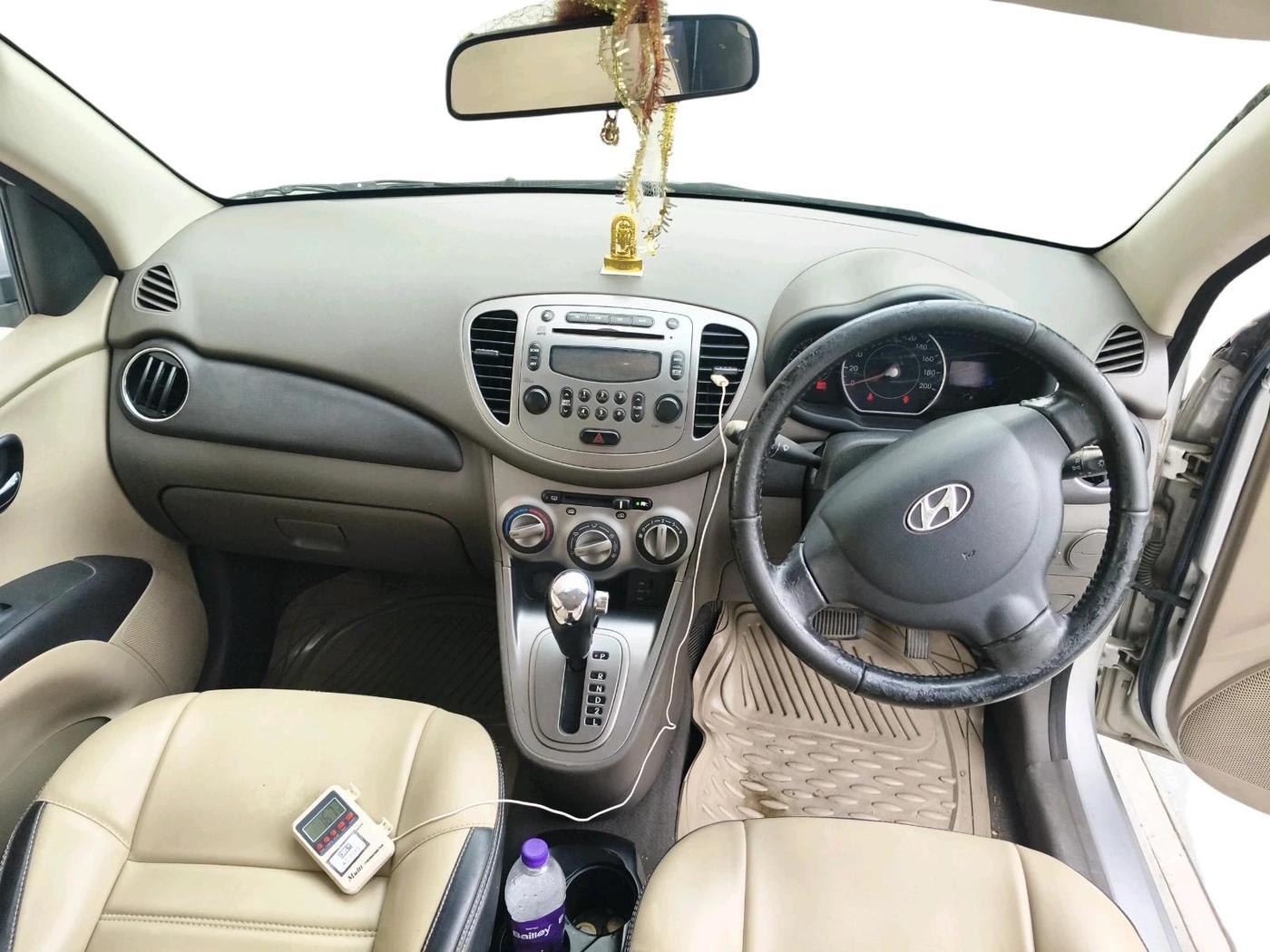 2013 Hyundai i10 SPORTZ 1.2 AT, Petrol, Automatic, 80,000 km, interior