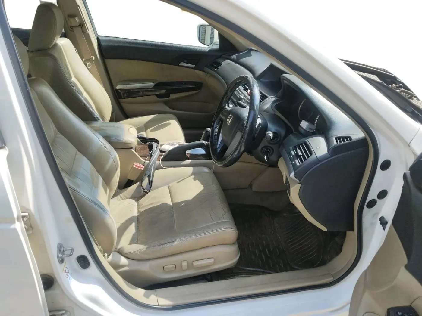 2011 Honda Accord 2.4L I-VTEC AT, Petrol, Automatic, 1,41,280 km, interior