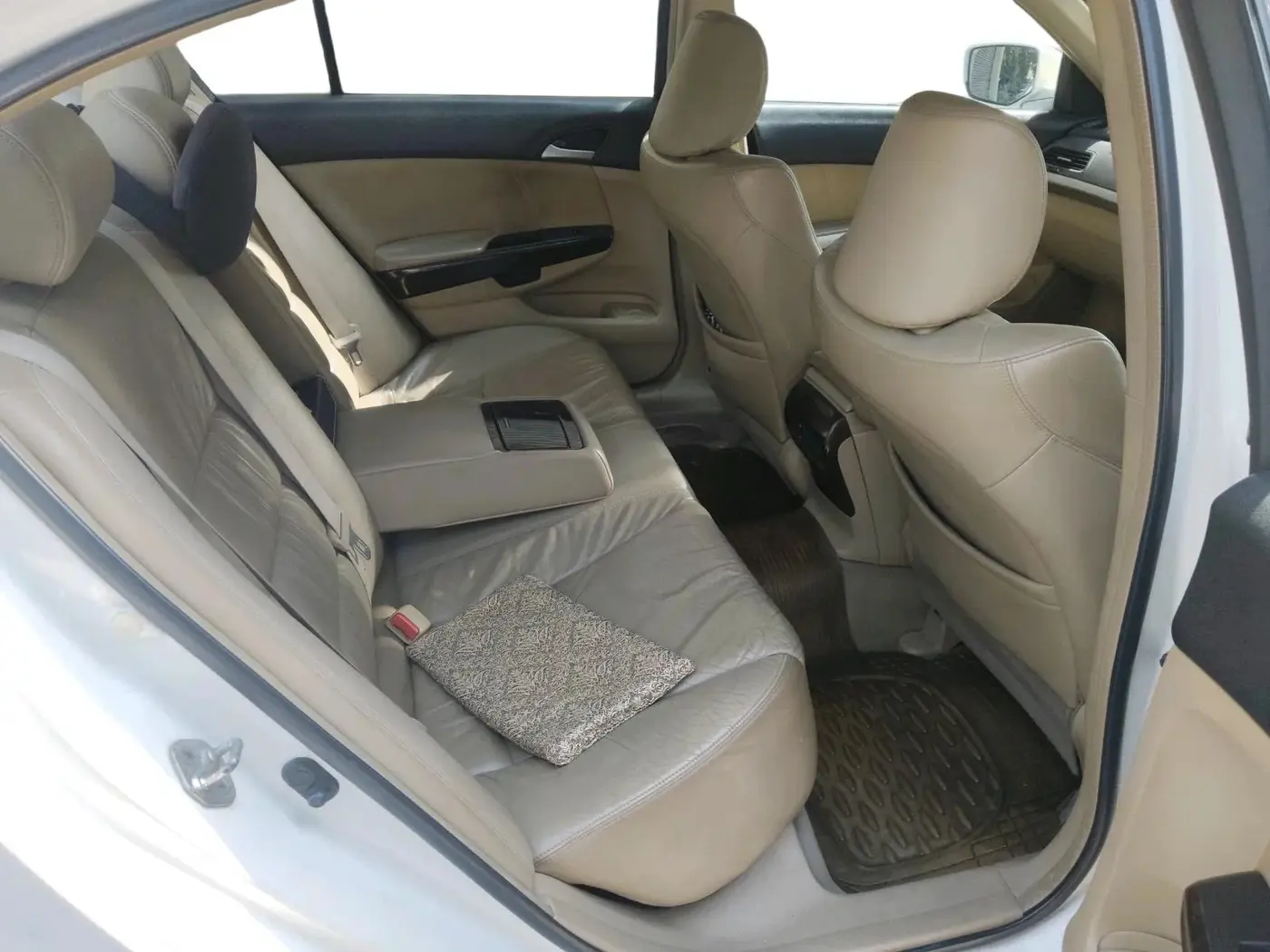 2011 Honda Accord 2.4L I-VTEC AT, Petrol, Automatic, 1,41,280 km, interior