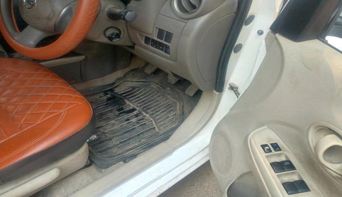 2013 Nissan Sunny XL, Petrol, Manual, 81,645 km, interior