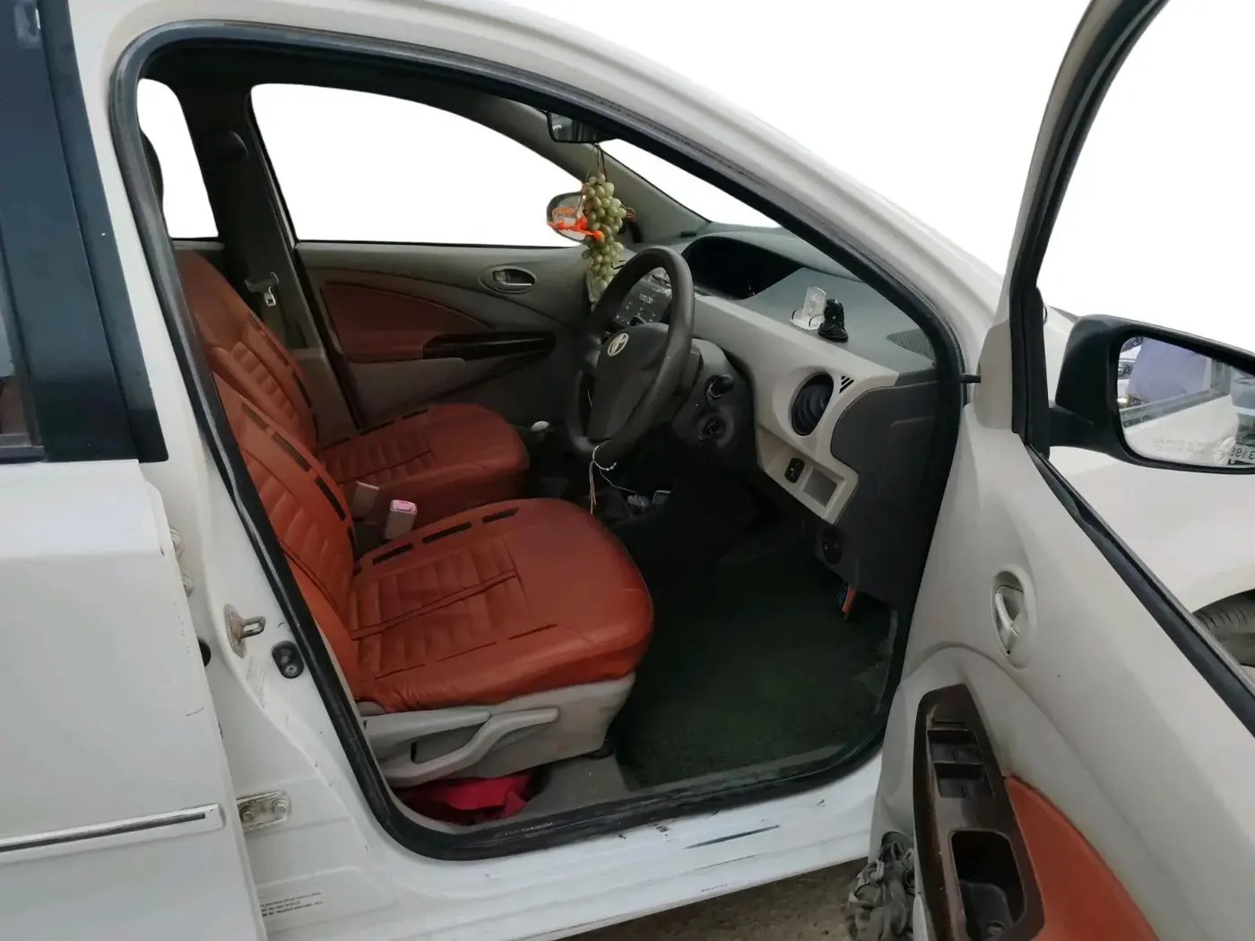 2013 Toyota Etios Liva G, CNG, Manual, 84,409 km, interior