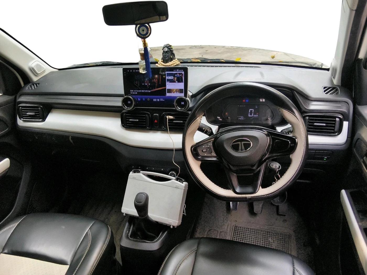 2025 Tata PUNCH PURE MT CNG, CNG, Manual, 34,696 km, interior