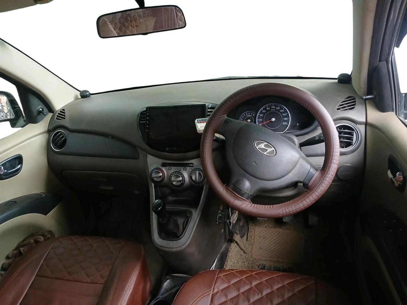 2013 Hyundai i10 MAGNA 1.1, CNG, Manual, 67,285 km, interior