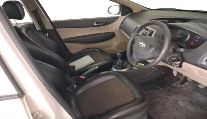 2013 Hyundai i20 MAGNA 1.2, Petrol, Manual, 31,427 km, interior