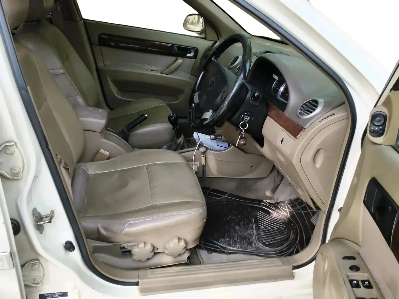 2012 Chevrolet Optra Magnum LT 1.6, Petrol, Manual, 99,605 km, interior