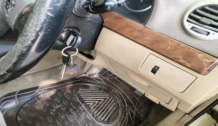 2012 Chevrolet Optra Magnum LT 1.6, Petrol, Manual, 99,605 km, interior