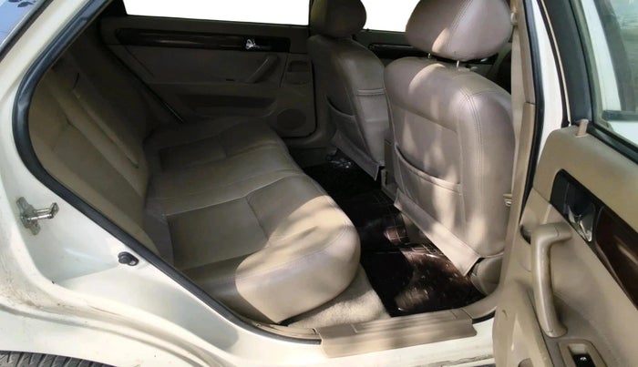 2012 Chevrolet Optra Magnum LT 1.6, Petrol, Manual, 99,605 km, interior