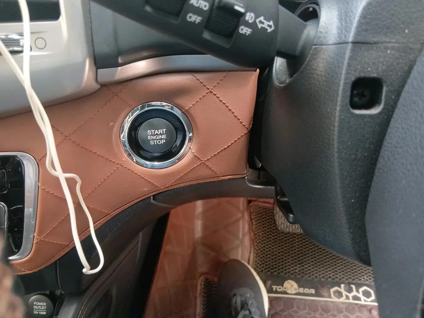2019 Mahindra ALTURAS G4 4WD AT, Diesel, Automatic, 56,155 km, interior