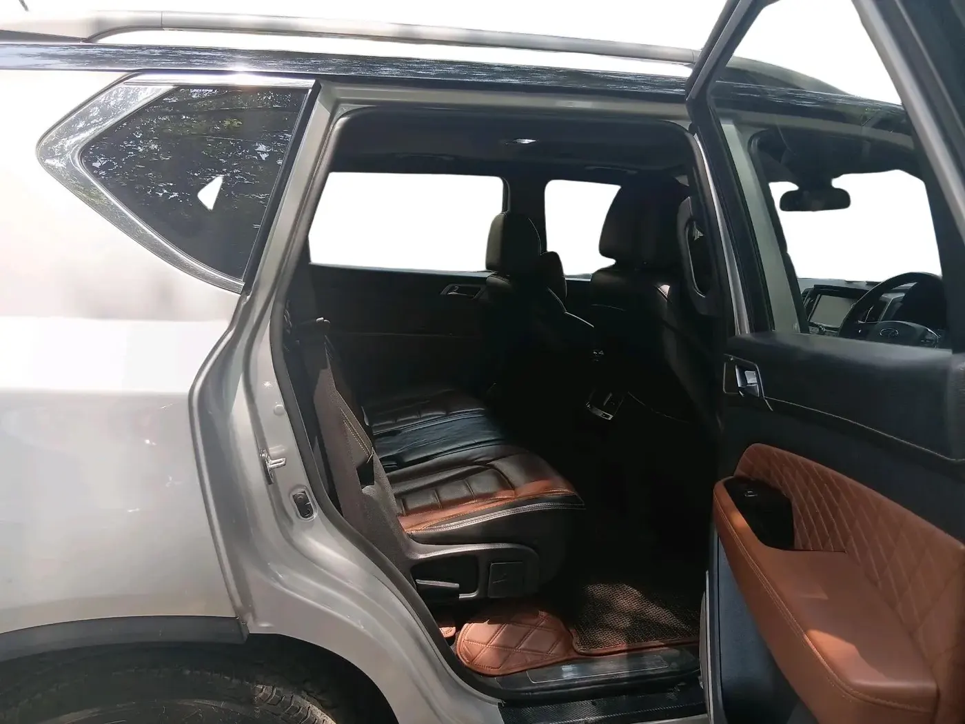 2019 Mahindra ALTURAS G4 4WD AT, Diesel, Automatic, 56,155 km, interior