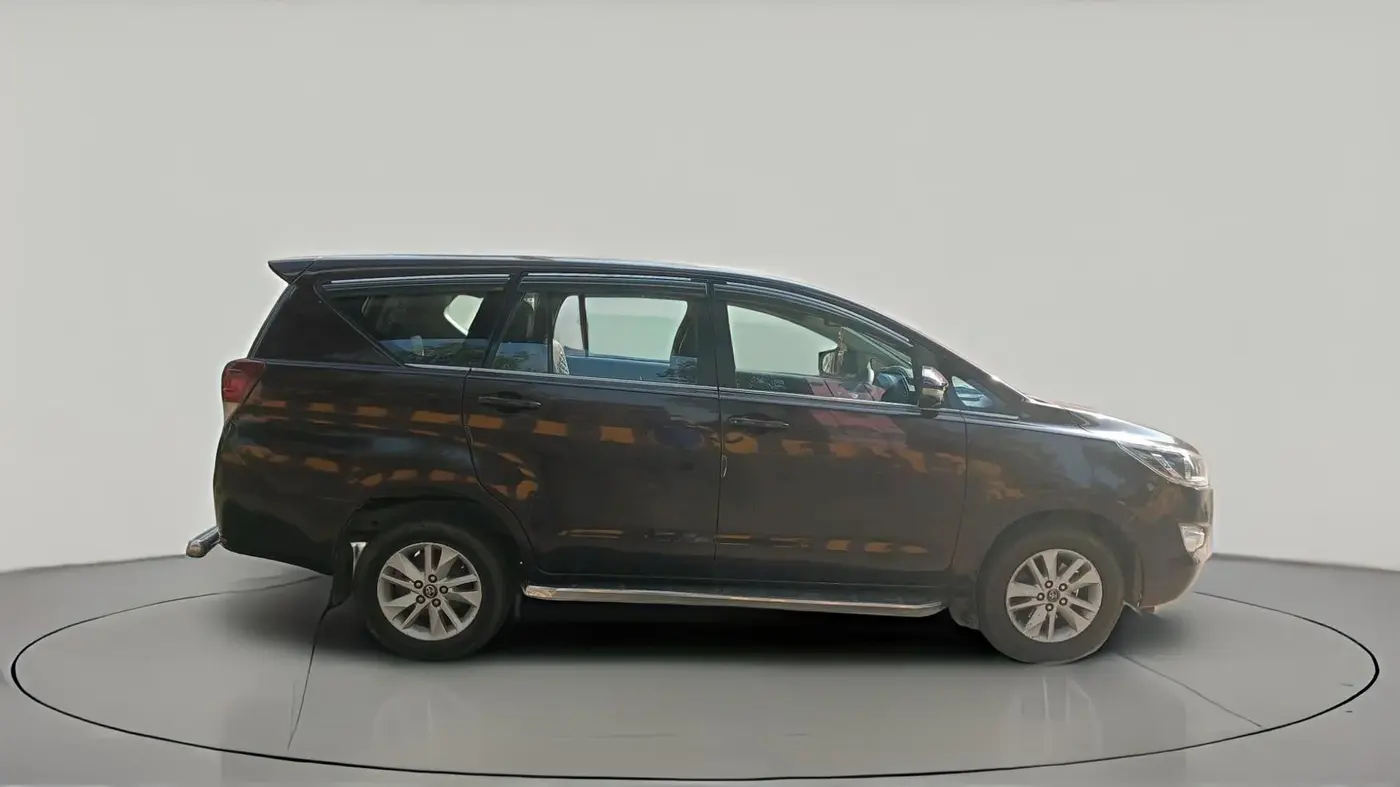 2017 Toyota Innova Crysta 2.4 GX 7 STR, Diesel, Manual, 1,46,603 km, exterior