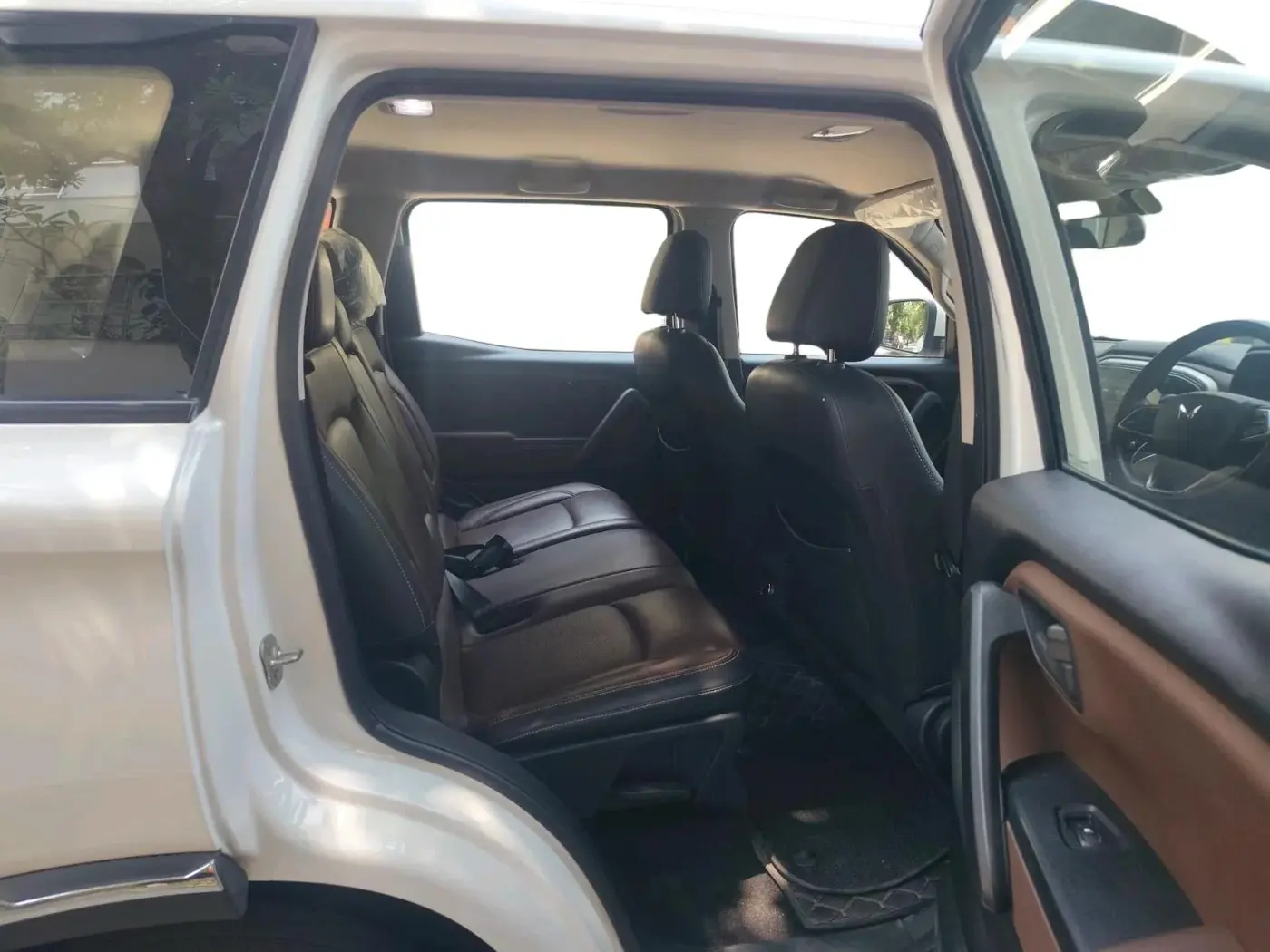 2022 Mahindra SCORPIO-N Z4 PETROL AT 7 STR, Petrol, Automatic, 33,135 km, interior