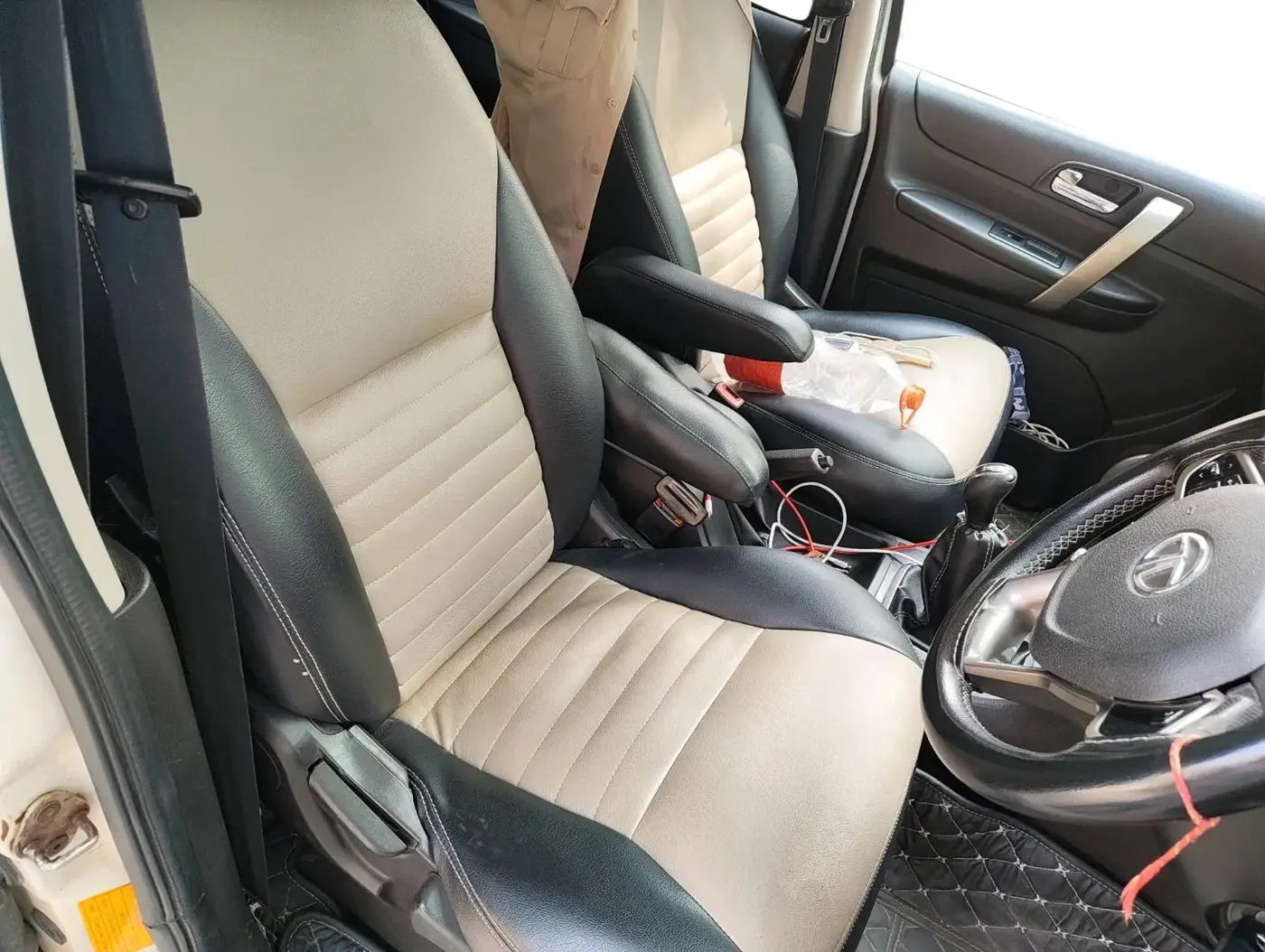 2016 Tata Safari Storme 2.2 EX 4X2, Diesel, Manual, 1,25,784 km, interior