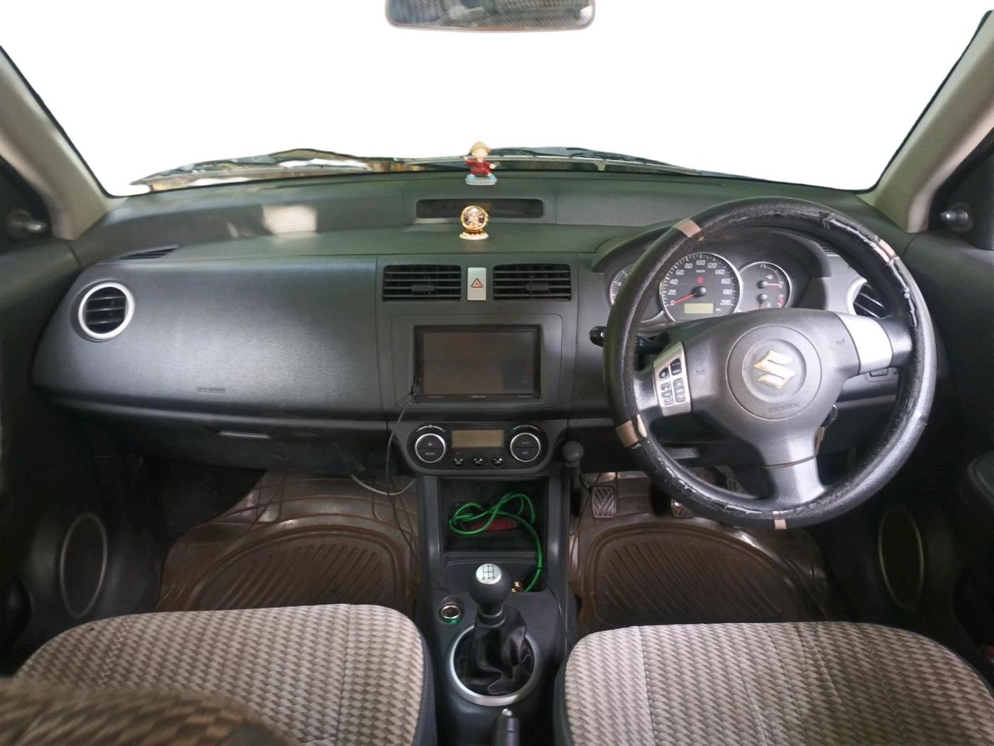 2011 Maruti Swift ZXI, Petrol, Manual, 63,614 km, interior