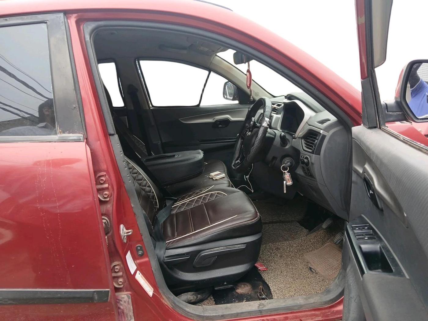 2018 Mahindra KUV 100 NXT K6+ D 6 STR, Diesel, Manual, 61,083 km, interior