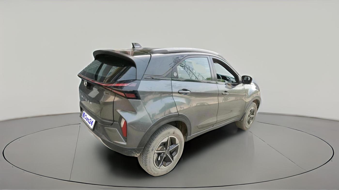 2023 Tata NEXON FEARLESS SUNROOF DUAL TONE 1.2 PETROL, Petrol, Manual, 30,500 km, exterior