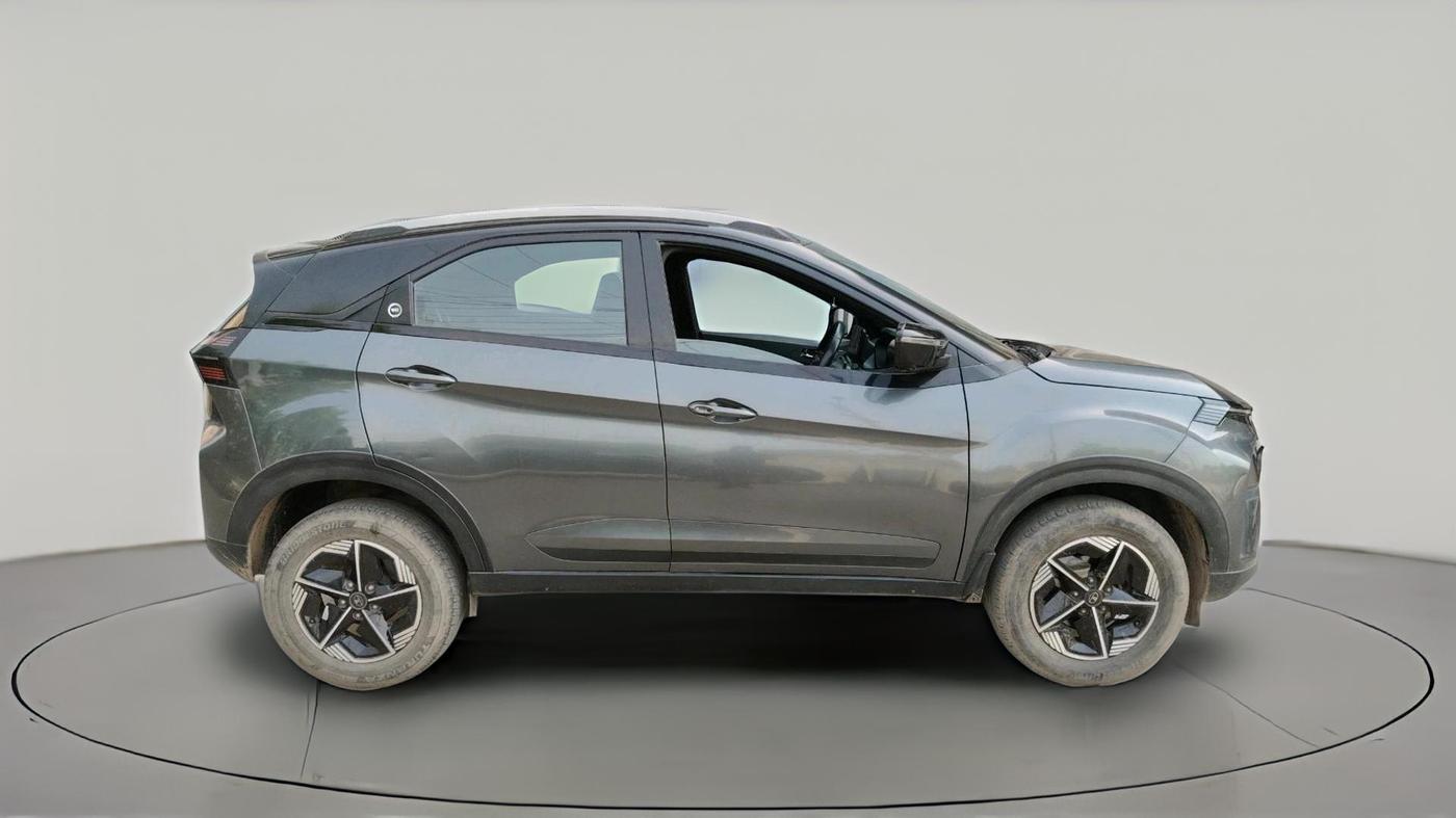 2023 Tata NEXON FEARLESS SUNROOF DUAL TONE 1.2 PETROL, Petrol, Manual, 30,500 km, exterior