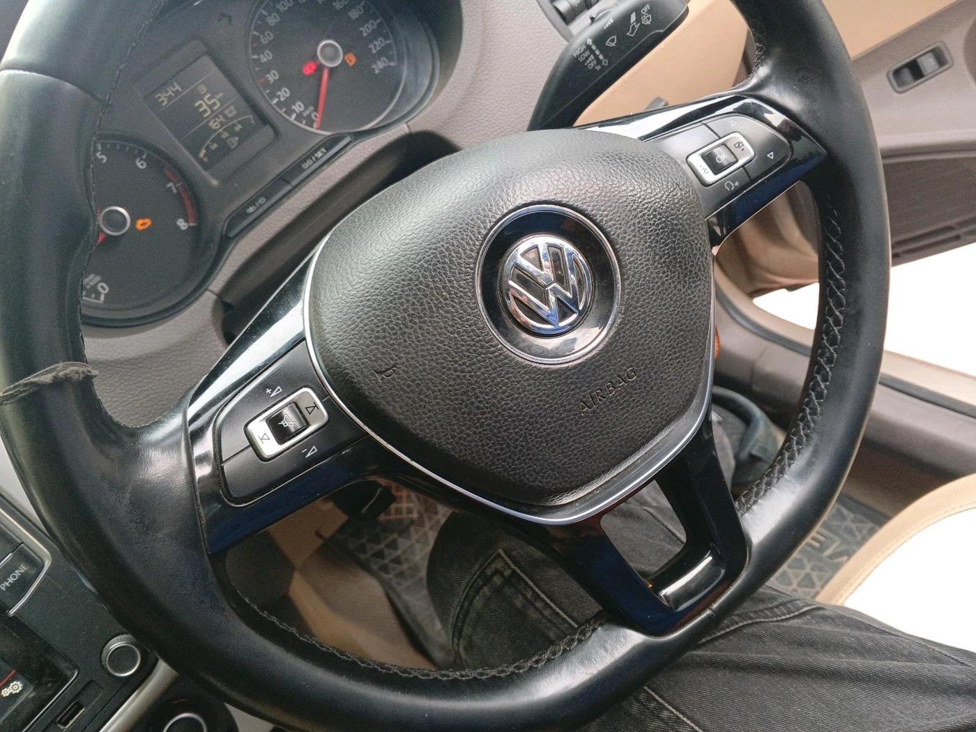 2016 Volkswagen Vento HIGHLINE 1.6 MPI, CNG, Manual, 1,24,187 km, interior