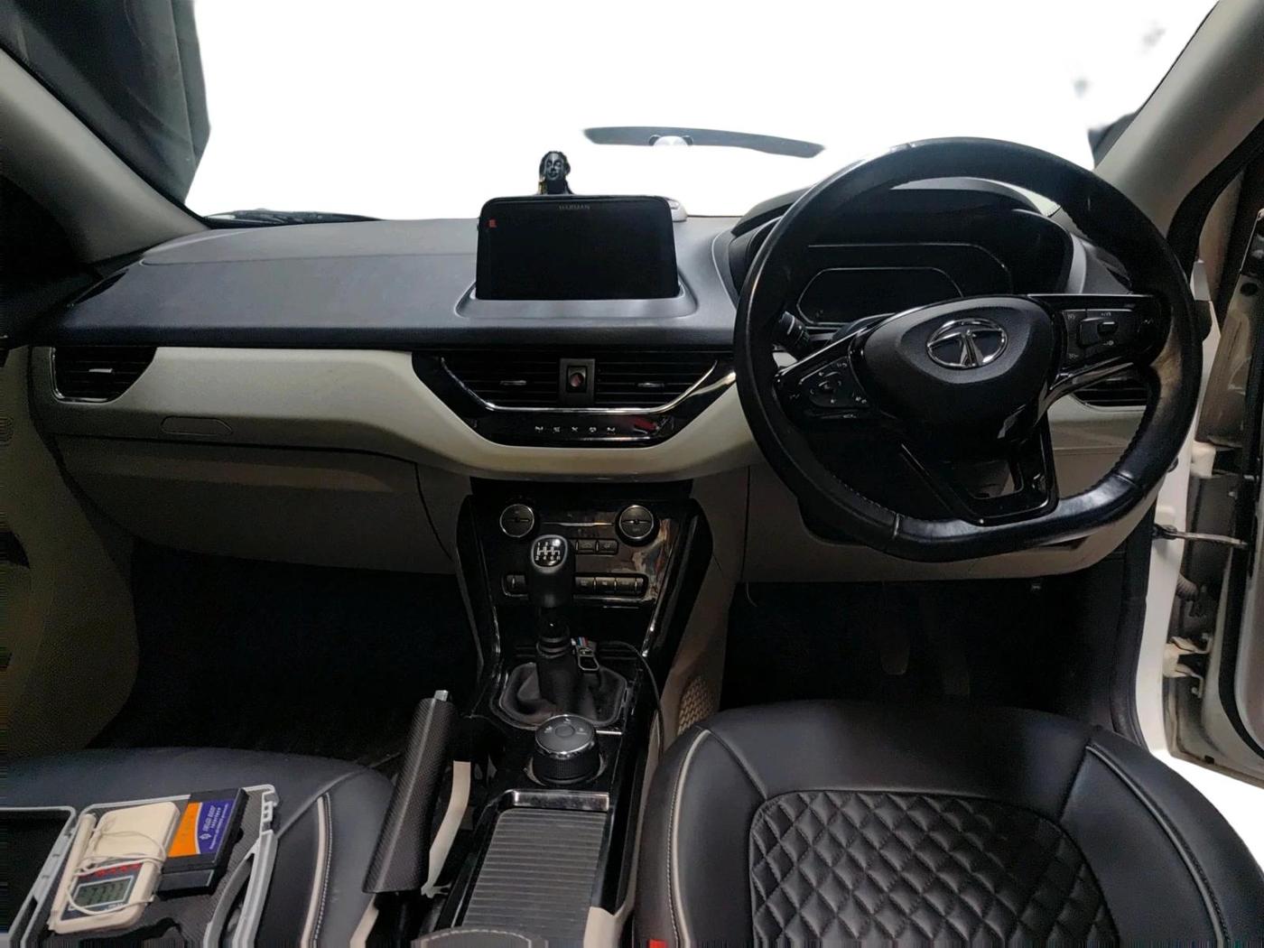 2022 Tata NEXON XZ PLUS PETROL SUNROOF, Petrol, Manual, 27,524 km, interior