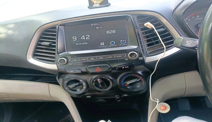 2019 Hyundai NEW SANTRO SPORTZ CNG, CNG, Manual, 1,18,069 km, interior
