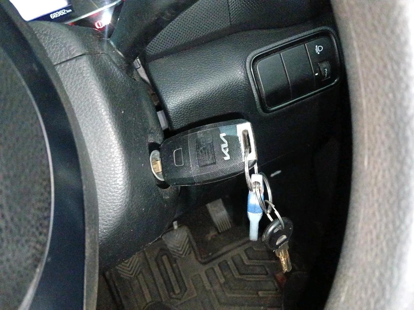 2022 KIA SONET HTK PLUS 1.2, Petrol, Manual, 68,382 km, interior