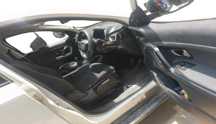 2019 Tata Harrier XT 2.0L KRYOTEC, Diesel, Manual, 69,717 km, interior