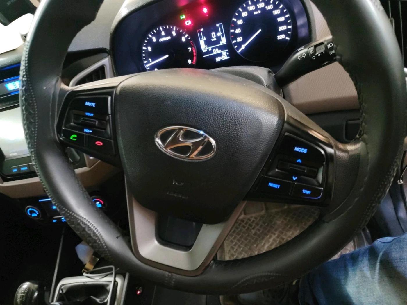 2016 Hyundai Creta SX PLUS 1.6 PETROL, CNG, Manual, 30,499 km, interior