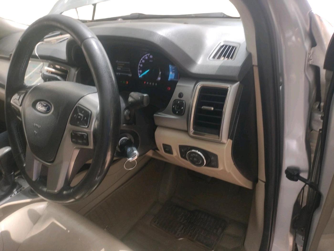 2017 Ford Endeavour TREND 2.2 4X2 AT, Diesel, Automatic, 84,405 km, interior