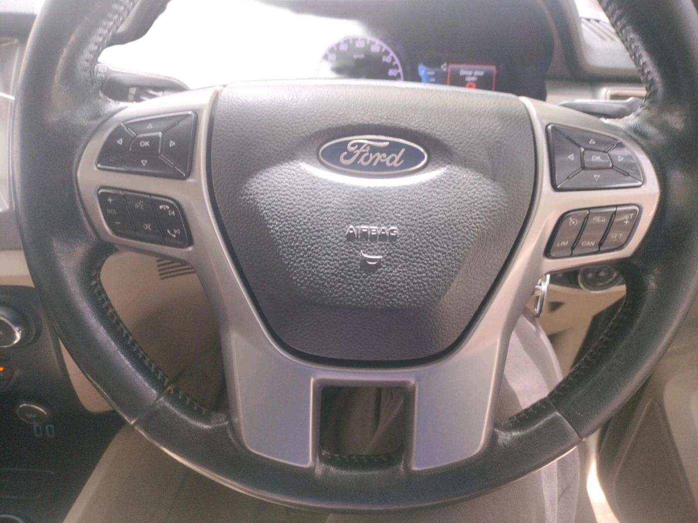 2017 Ford Endeavour TREND 2.2 4X2 AT, Diesel, Automatic, 84,405 km, interior