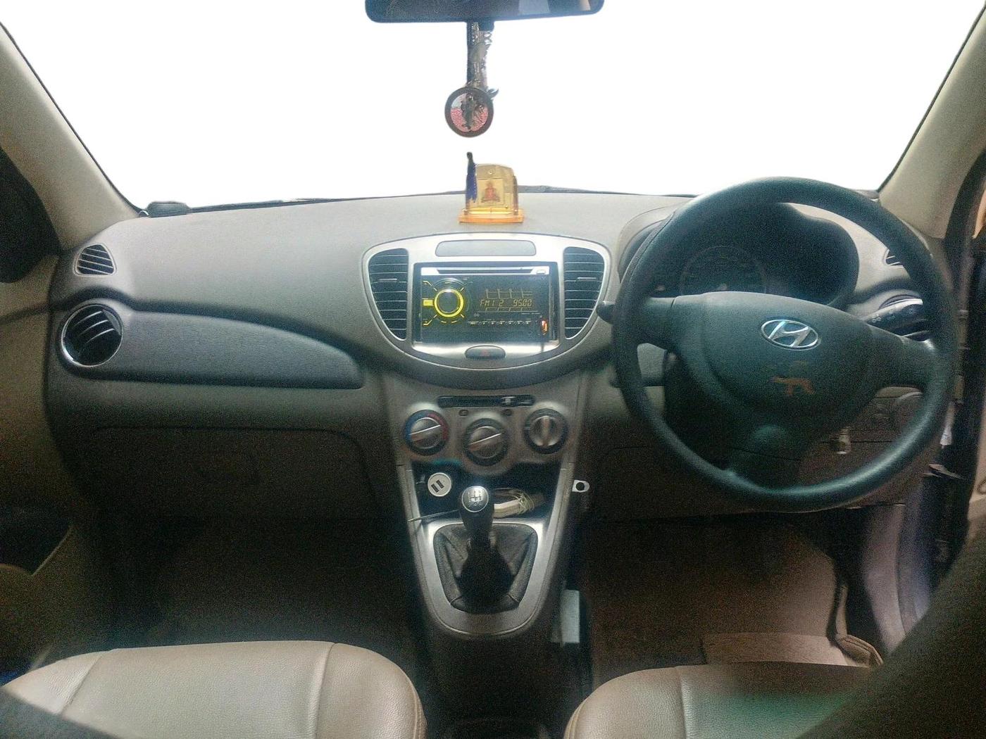 2013 Hyundai i10 MAGNA 1.2, Petrol, Manual, 30,330 km, interior