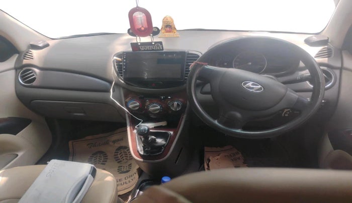 2013 Hyundai i10 MAGNA 1.2, CNG, Manual, 1,00,702 km, interior