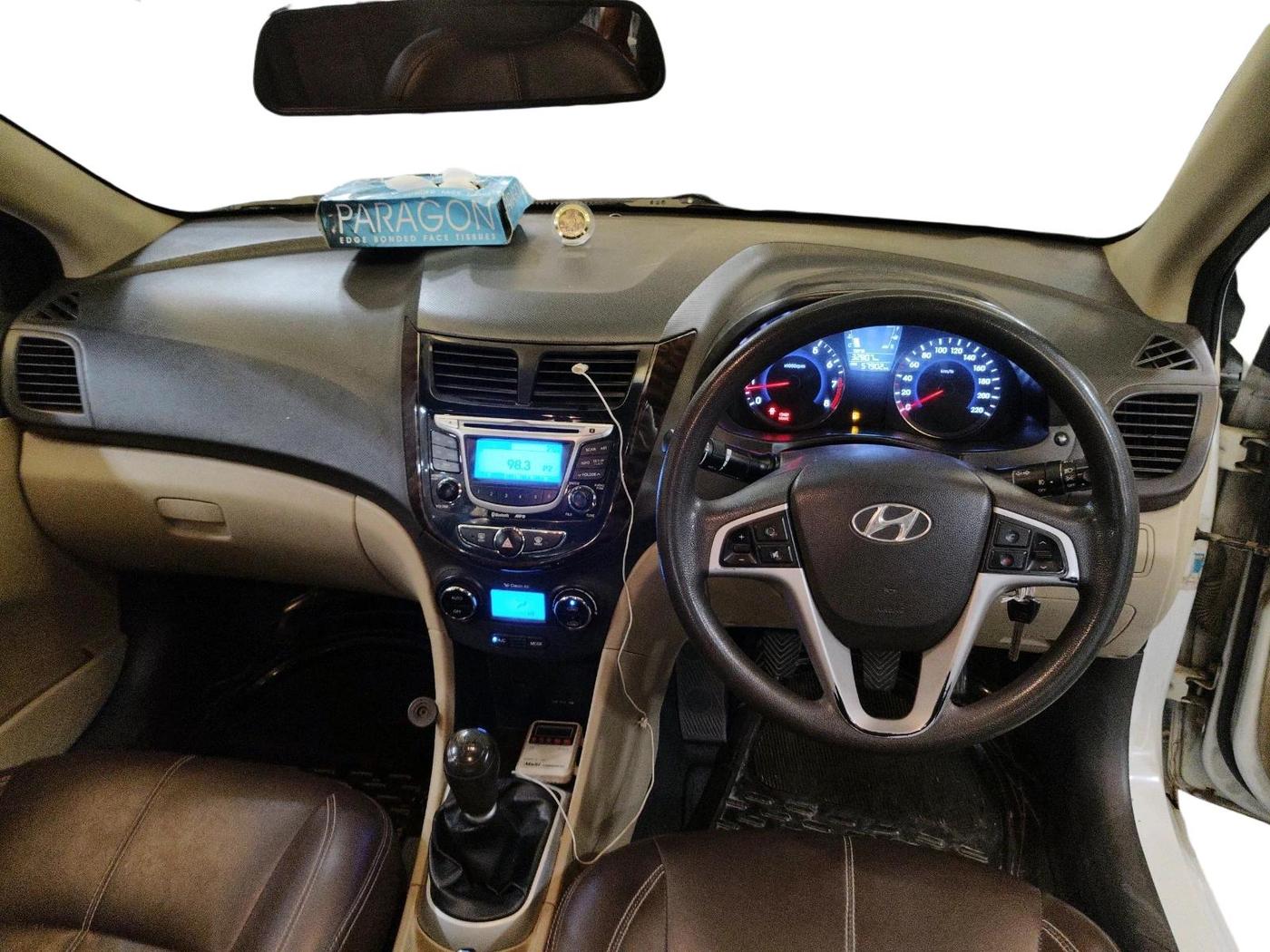 2011 Hyundai Verna FLUIDIC 1.6 VTVT EX, Petrol, Manual, 57,902 km, interior