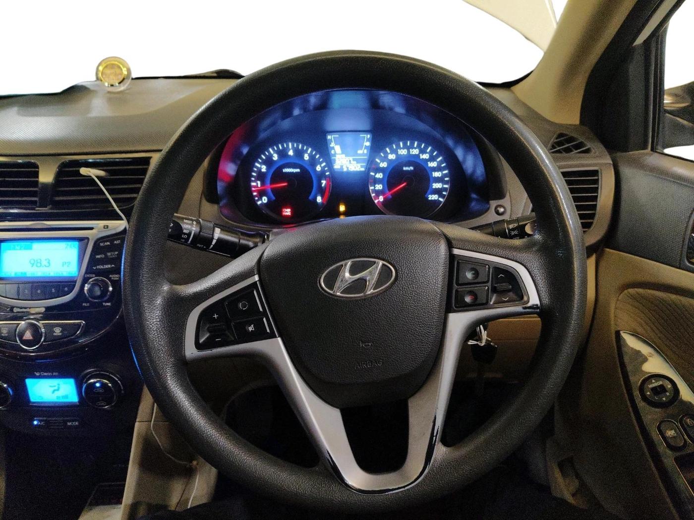 2011 Hyundai Verna FLUIDIC 1.6 VTVT EX, Petrol, Manual, 57,902 km, interior