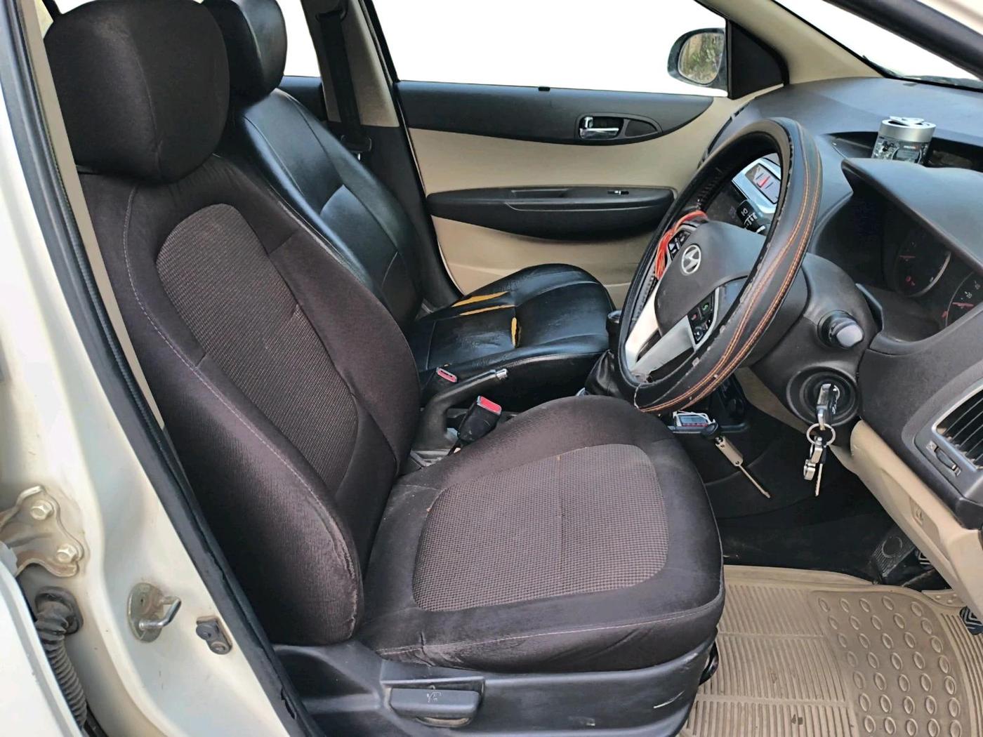 2012 Hyundai i20 SPORTZ 1.2, Petrol, Manual, 81,587 km, interior