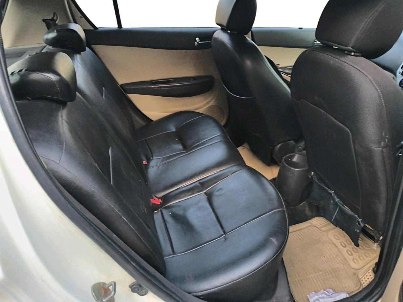 2012 Hyundai i20 SPORTZ 1.2, Petrol, Manual, 81,587 km, interior