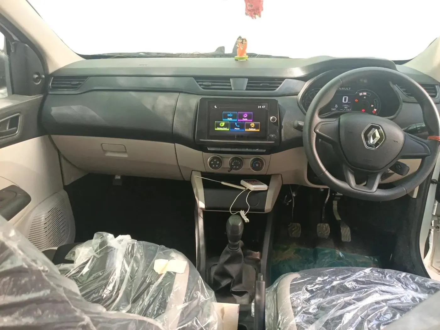 2025 Renault TRIBER RXL MT, Petrol, Manual, 1,150 km, interior