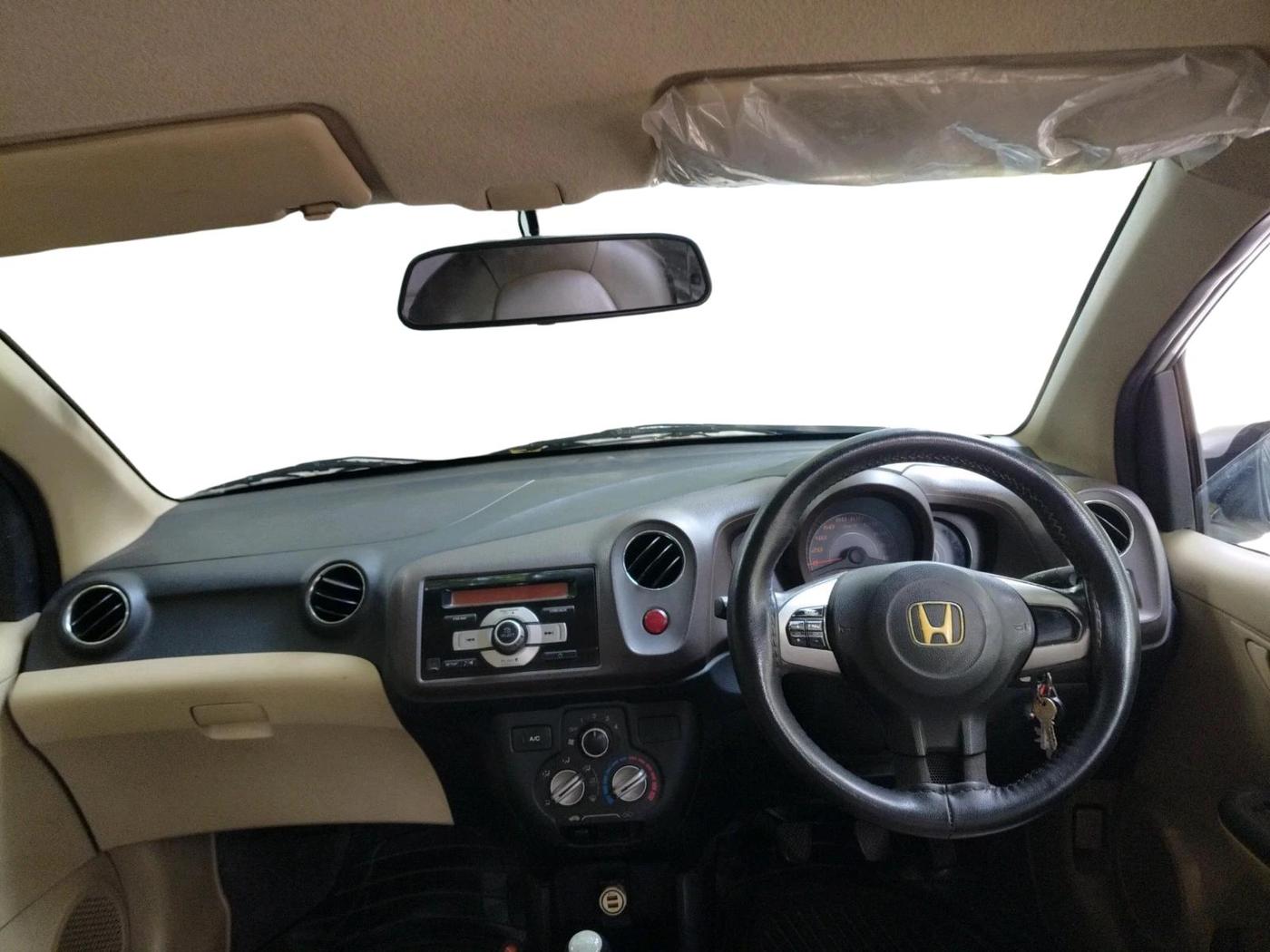 2013 Honda Amaze 1.2L I-VTEC S, Petrol, Manual, 1,24,736 km, interior