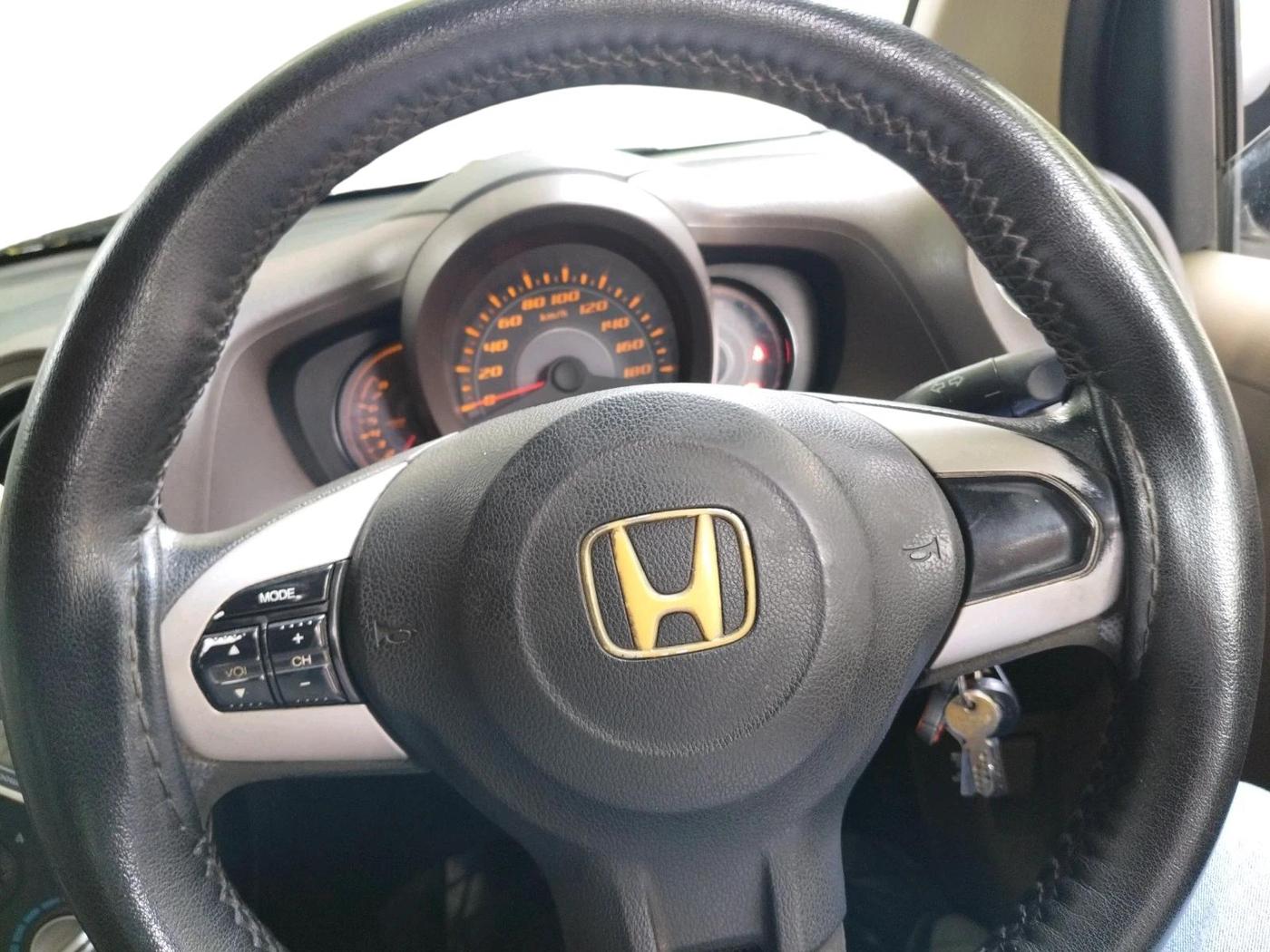 2013 Honda Amaze 1.2L I-VTEC S, Petrol, Manual, 1,24,736 km, interior