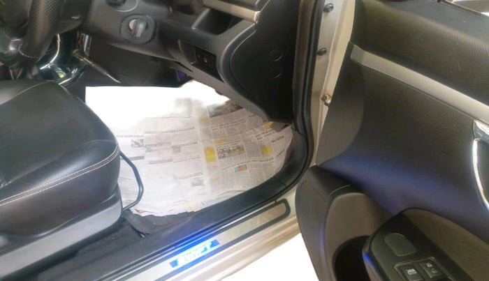 2017 Maruti Swift LXI (O), Petrol, Manual, 41,169 km, interior