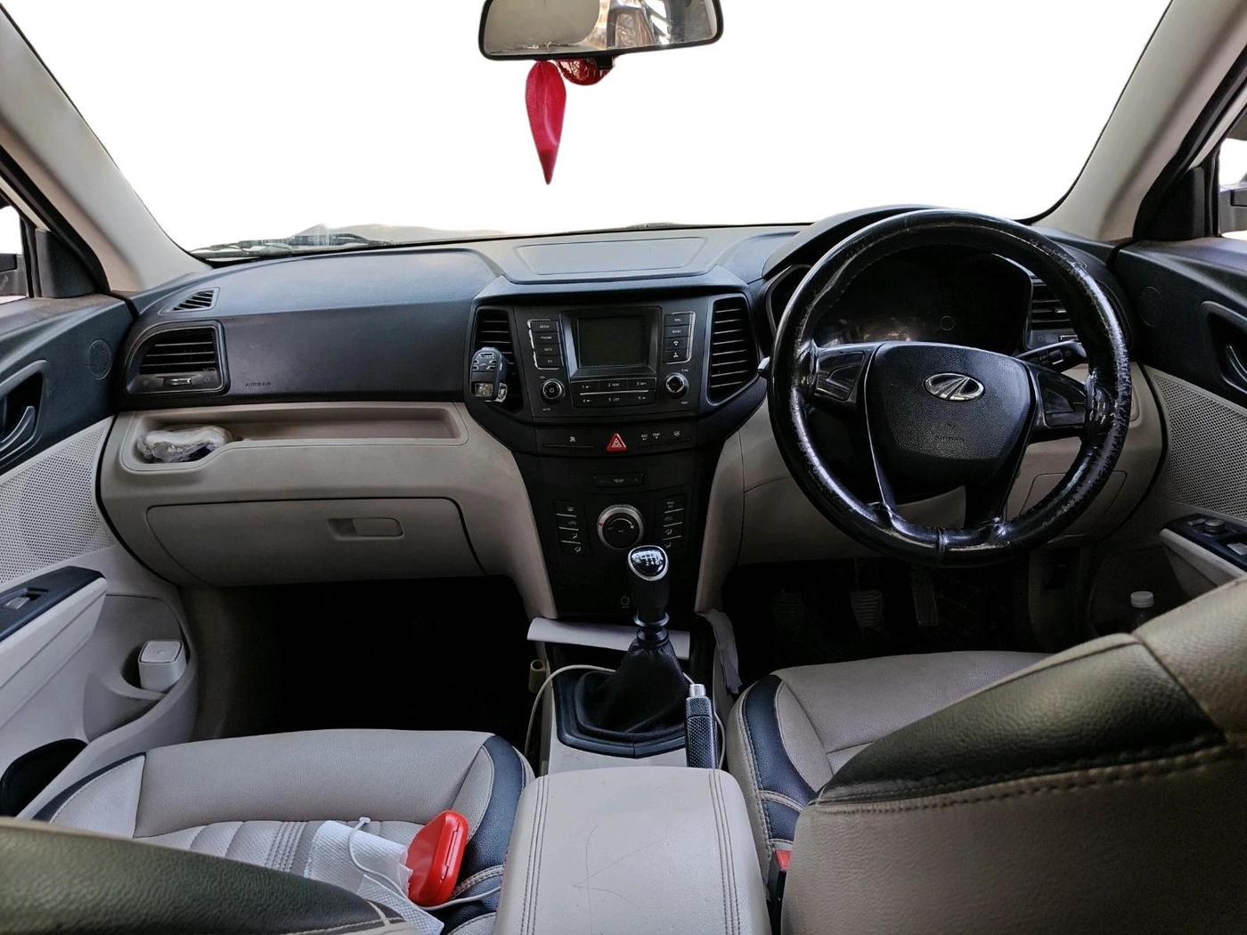 2019 Mahindra XUV300 W4 1.5 DIESEL, Diesel, Manual, 1,28,774 km, interior