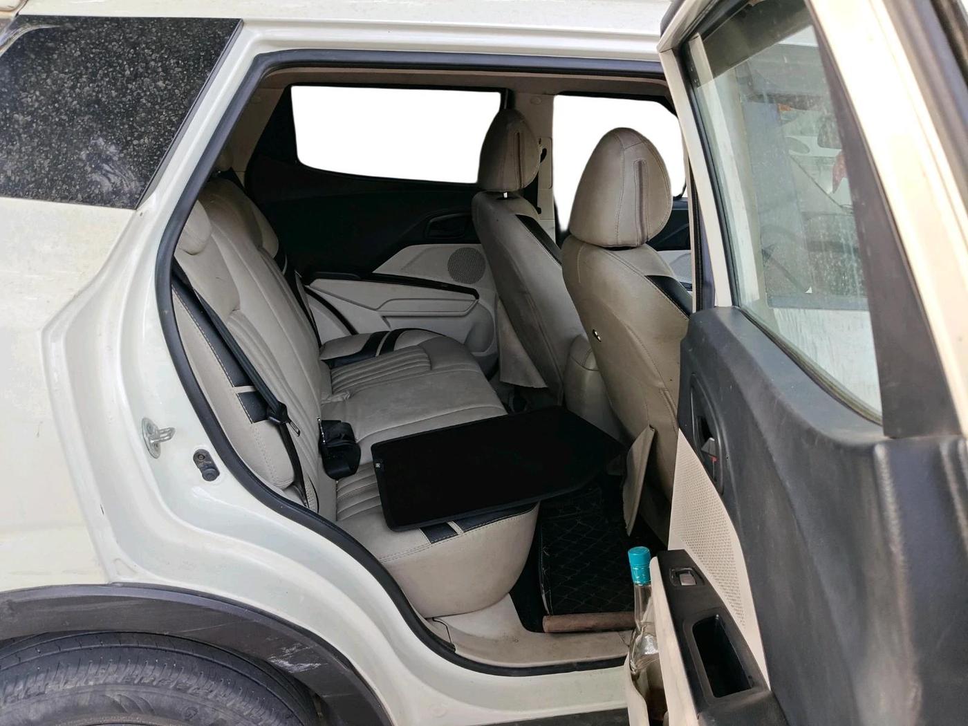 2019 Mahindra XUV300 W4 1.5 DIESEL, Diesel, Manual, 1,28,774 km, interior
