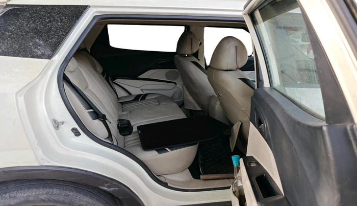 2019 Mahindra XUV300 W4 1.5 DIESEL, Diesel, Manual, 1,28,774 km, interior