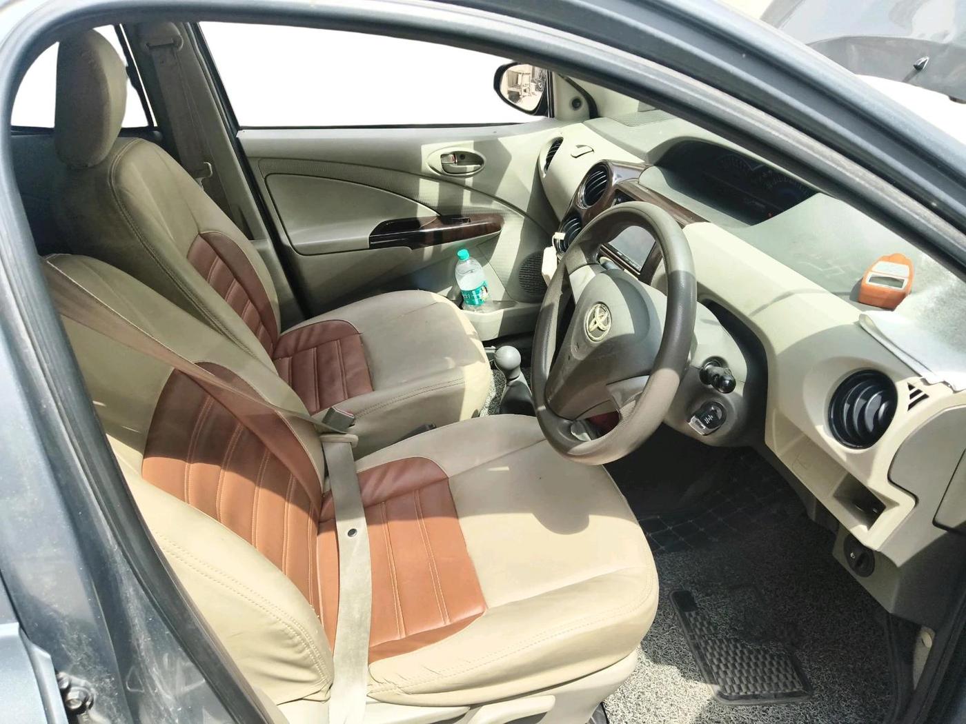 2015 Toyota Etios Liva G, Petrol, Manual, 62,758 km, interior